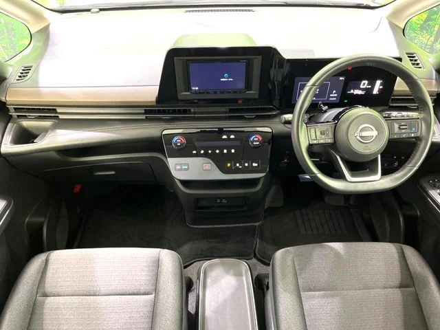 Nissan SERENA WG e−POWER　ハイウェイスター　V photo 3