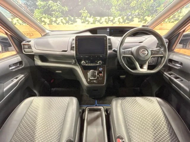 Nissan SERENA WG e−POWER　ハイウェイスター　V photo 2