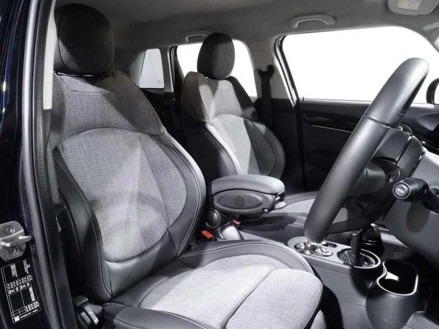 Bmw MINI COOPER 5DOOR プレミアムプラスライン photo 4