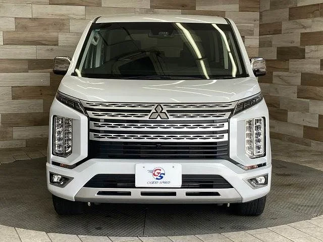 Mitsubishi DELICA D:5 4WD P photo 3