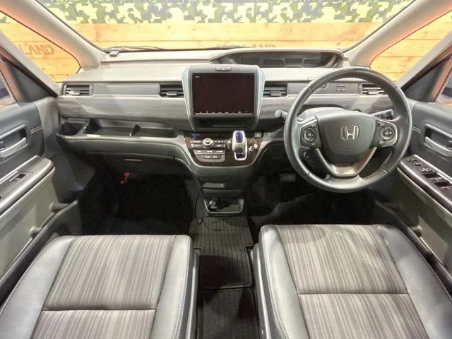 Honda FREED HYBRID EX photo 2