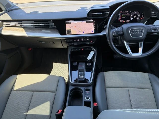 Audi AUDI A3 Sedan ニューアーバンスタイル photo 3