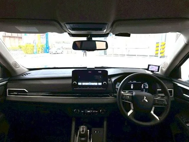 Mitsubishi OUTLANDER PHEV G photo 3