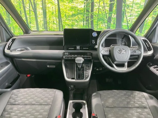 Toyota VOXY HYBRID S−Z photo 2