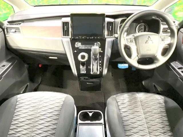 Mitsubishi DELICA D:5 4WD P photo 2