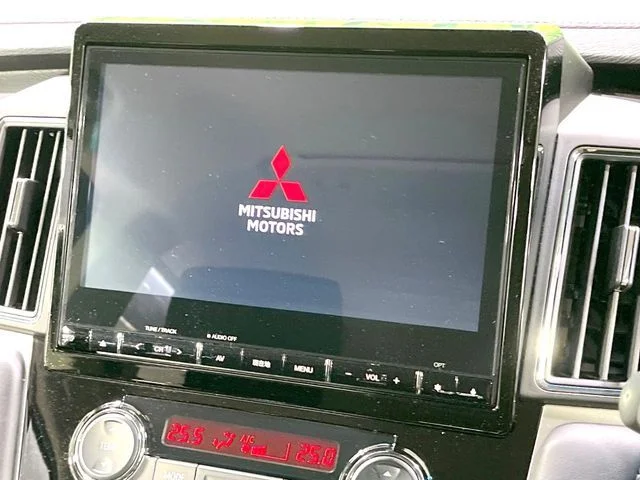 Mitsubishi DELICA D:5 4WD P photo 3
