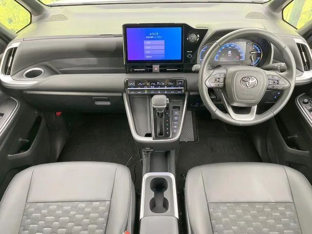 Toyota VOXY HYBRID S−Z photo 2