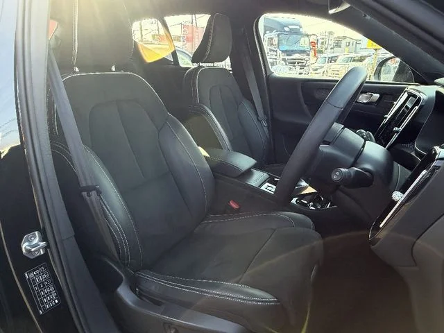 Volvo VOLVO XC40 B4　AWD　Rデザイン photo 4