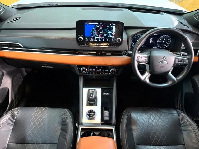 Mitsubishi OUTLANDER PHEV P photo 2