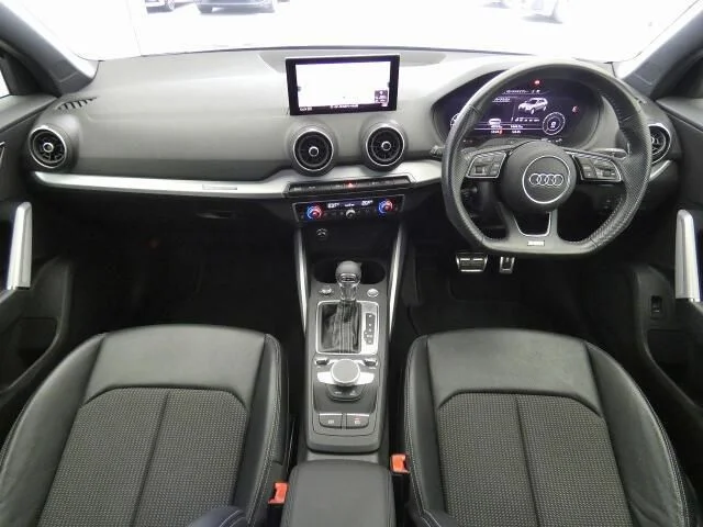Audi AUDI Q2 30　TFSI　スポーツ　Sラインパッケ photo 2