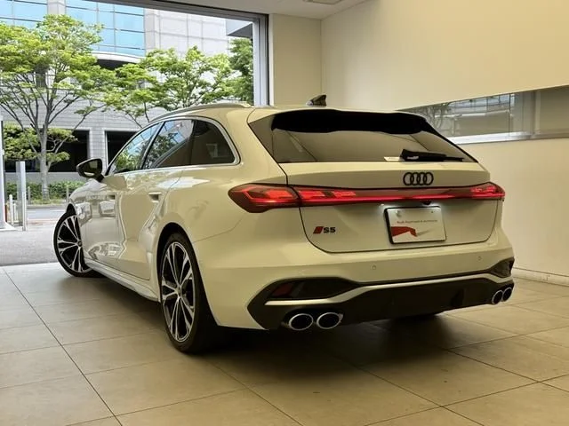 Audi AUDI S5 AVANT ベースグレード photo 3