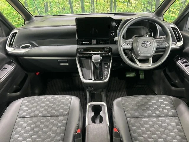 Toyota VOXY HYBRID S−Z photo 2