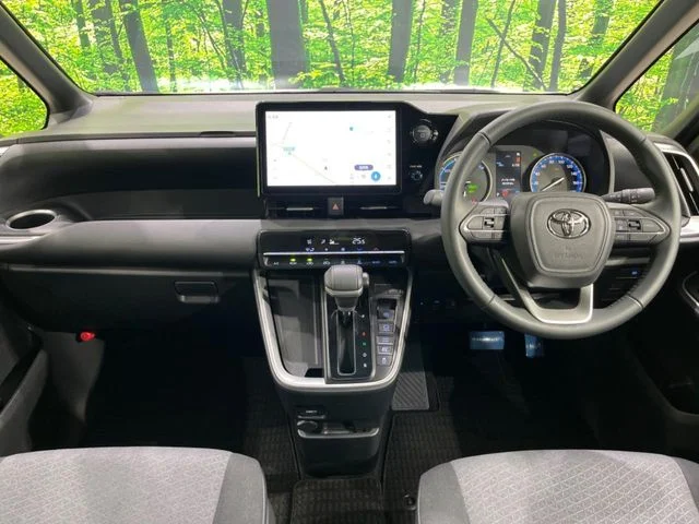 Toyota NOAH HYBRID S−G photo 2