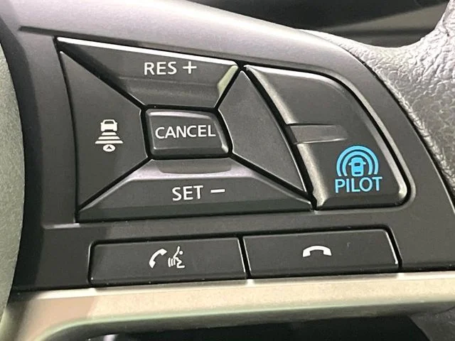 Nissan SERENA S-HYBRID ハイウェイスター　V photo 2