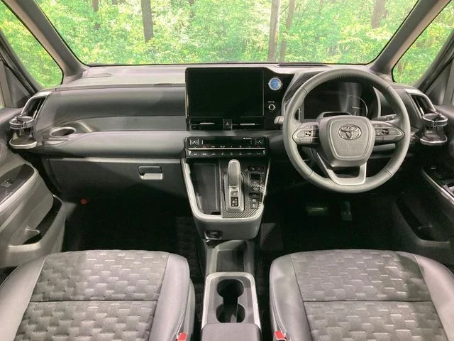 Toyota VOXY HYBRID S−Z photo 2