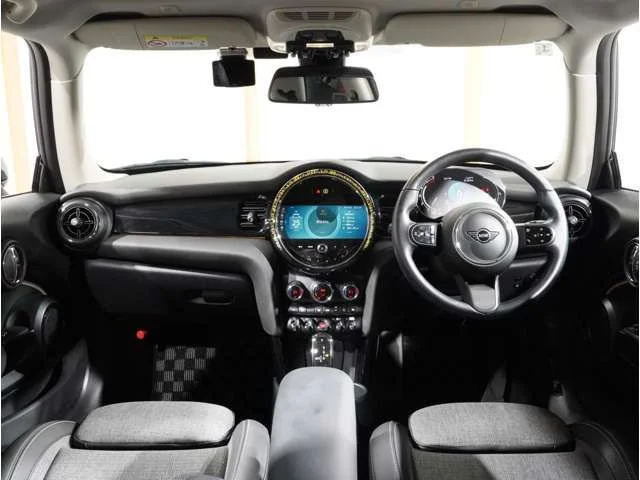 Bmw MINI COOPER D プレミアムプラスライン photo 3