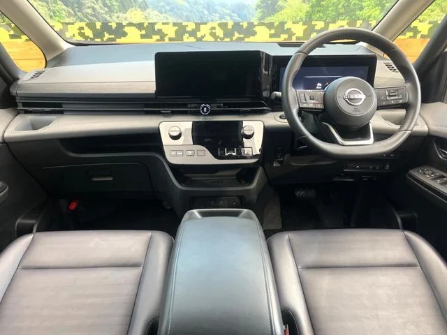 Nissan SERENA WG e−POWER　ルキシオン photo 2