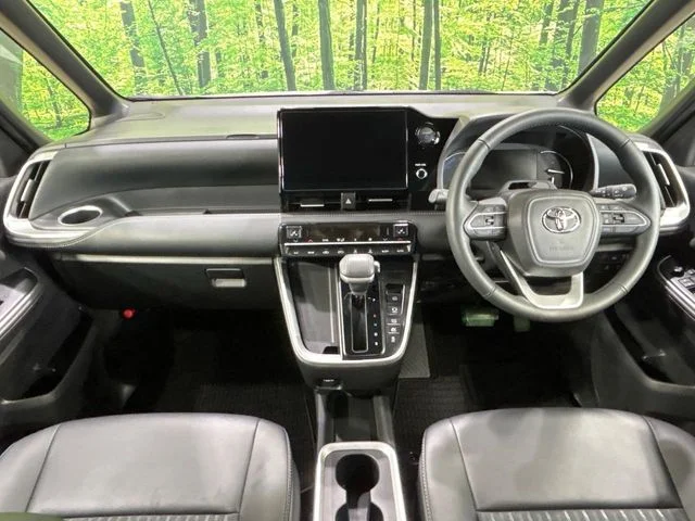 Toyota NOAH HYBRID S−Z photo 2