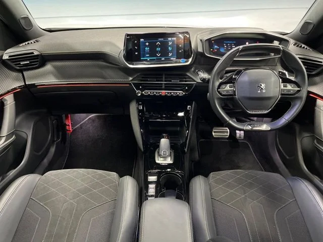 Peugeot PEUGEOT 2008 GT photo 2
