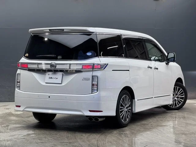 Nissan ELGRAND 250ハイウェイスター　プレミアム photo 2