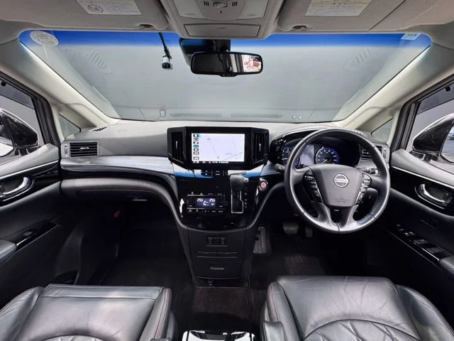 Nissan ELGRAND 250ハイウェイスター　プレミアム photo 3