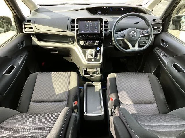 Nissan SERENA WG e−POWER　ハイウェイスター　V photo 2