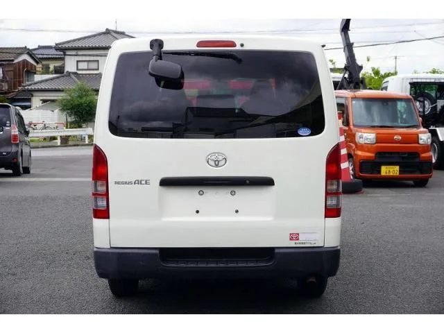 Toyota REGIUSACE van 1.25t 2WD バン photo 4