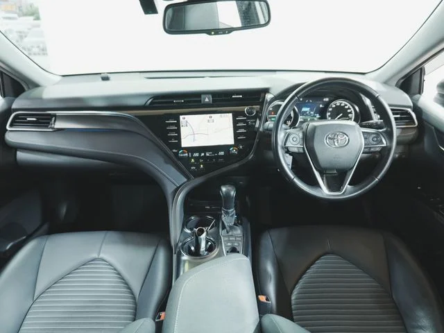 Toyota CAMRY HYBRID WS photo 2