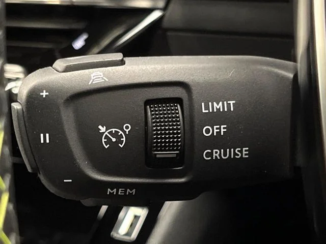Peugeot PEUGEOT 2008 GT photo 4