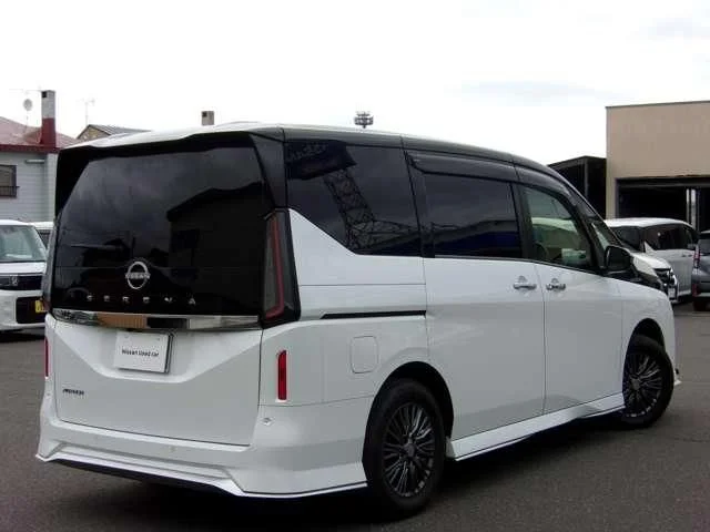 Nissan SERENA WG 4WD オーテック photo 2