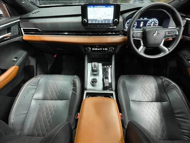 Mitsubishi OUTLANDER PHEV P photo 2