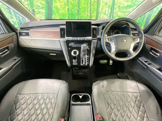 Mitsubishi DELICA D:5 4WD P photo 2