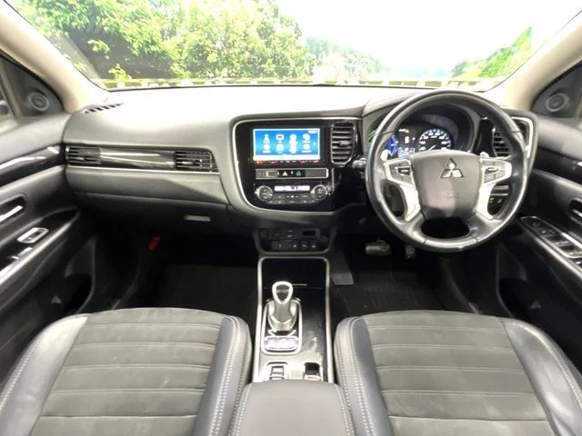 Mitsubishi OUTLANDER PHEV G photo 2