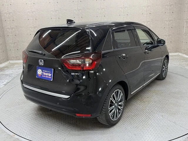 Honda FIT e:HEV リュクス photo 3