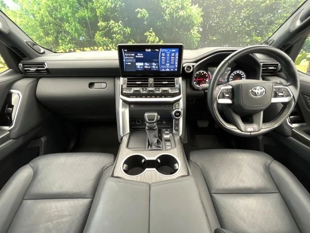 Toyota LANDCRUISER wagon GR　スポーツ photo 2