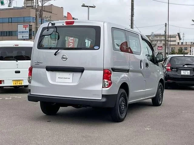 Nissan NV200 VANETTE van 4WD DX photo 2