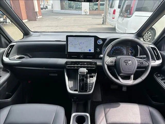 Toyota NOAH HYBRID S−Z photo 2