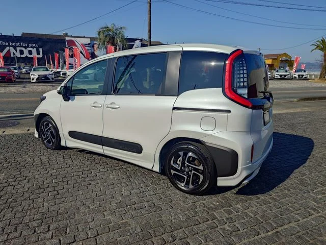 Toyota SIENTA HYBRID Z photo 4