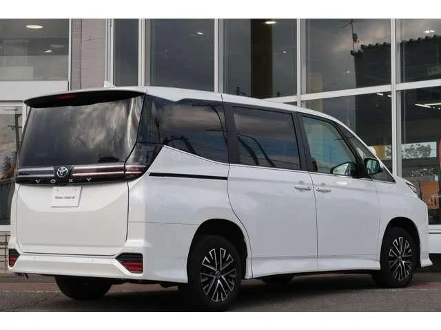 Toyota VOXY 4WD S−Z photo 2