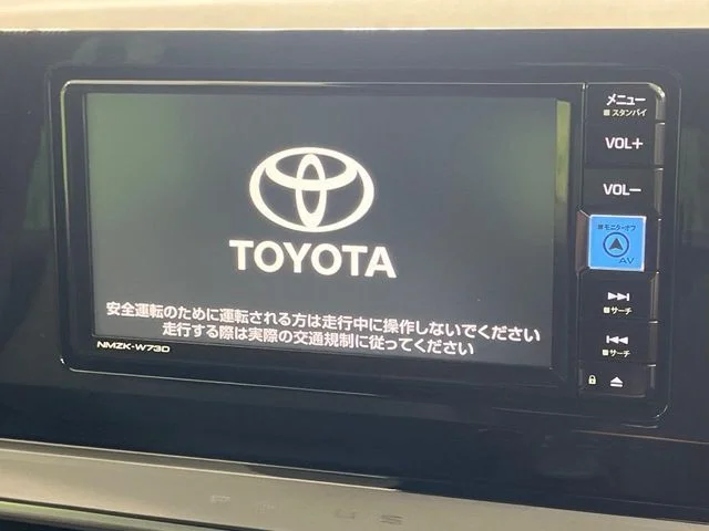 Toyota PRIUS X photo 3