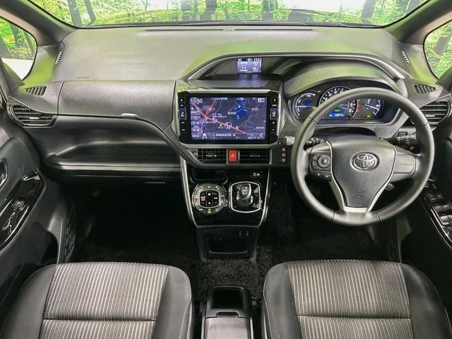 Toyota VOXY HYBRID ZS　煌2 photo 2