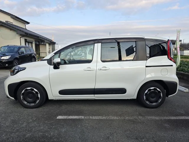 Toyota SIENTA HYBRID Z photo 3
