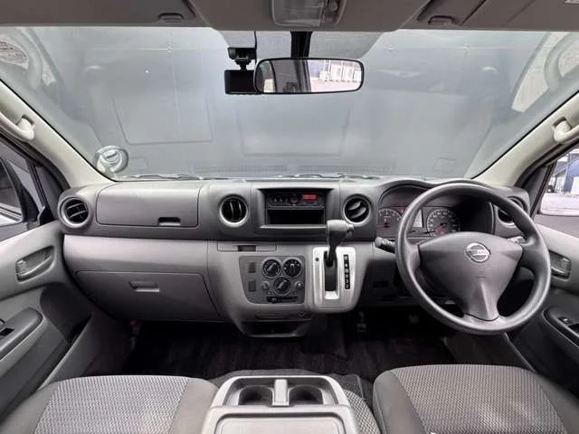Nissan NV350 CARAVAN DX　平床　ロング photo 3