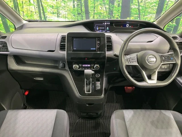 Nissan SERENA S-HYBRID ハイウェイスター　V photo 2
