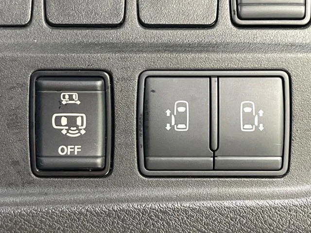 Nissan SERENA S-HYBRID ハイウェイスター　V photo 3