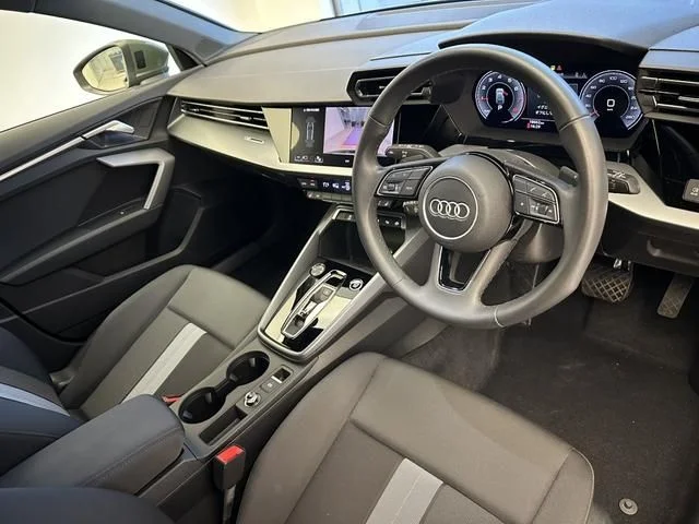 Audi AUDI A3 SPORTBACK 30　TFSI　アドバンスド photo 2