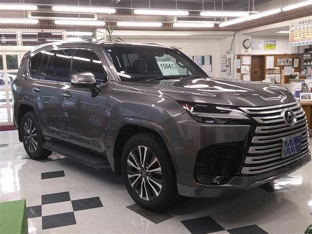 Toyota LEXUS LX600 ベースグレード photo 2