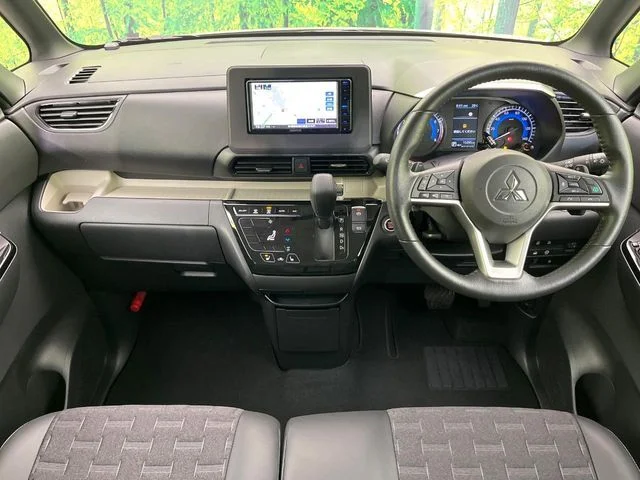 Mitsubishi DELICA MINI T　プレミアム photo 2