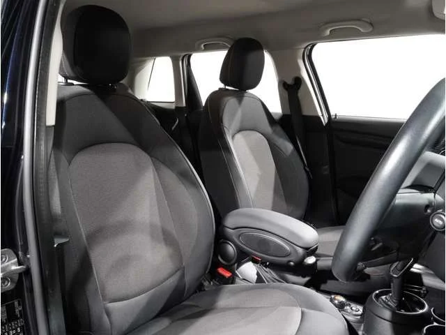 Bmw MINI COOPER D 5DOOR ベースグレード photo 4