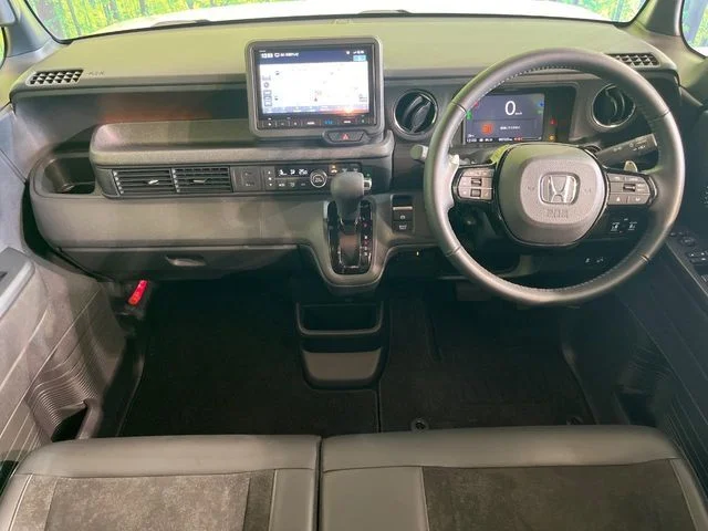 Honda N BOX CUSTOM ターボ photo 2